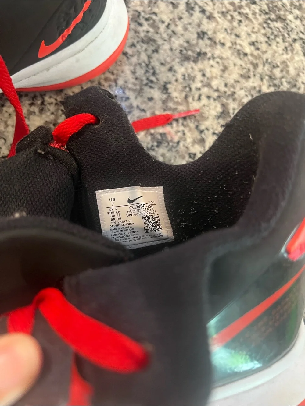 Nike Men's Black and Red Athletic Sneakers